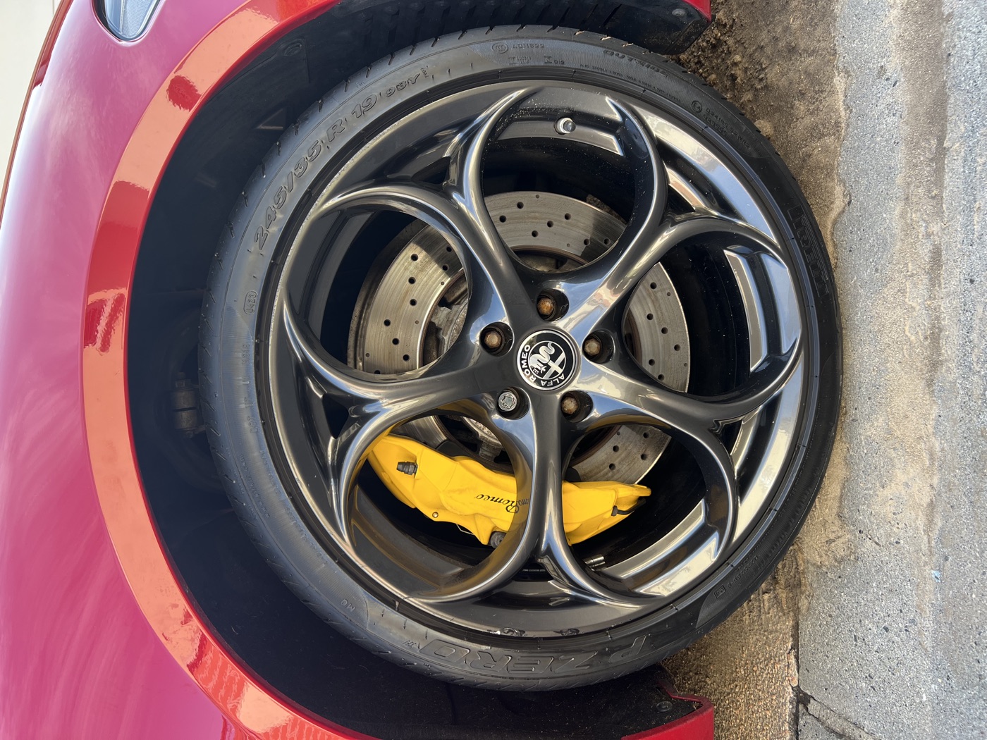 Jante Alfa Romeo nettoyée par Supreme Shine