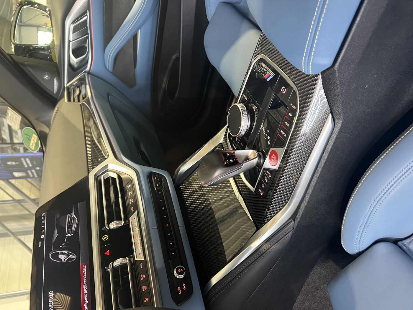 Console BMW M4 nettoyée par Supreme Shine